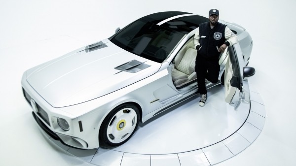 В пользу бедных: Mercedes-AMG и рэпер will.i.am представили купе The Flip с лицом «гелика»