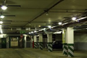 Пожароопасным электромобилям предложили запретить въезд на подземные паркинги