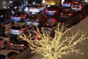 Названы причины возникновения пробок на новомодных светофорах в Москве: пешеходы злоупотребляют