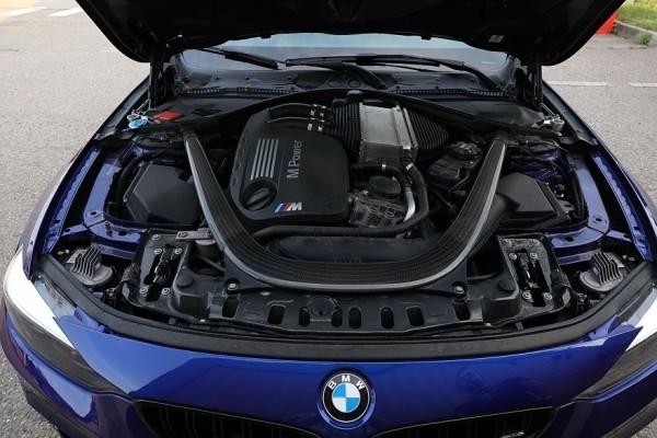 Карбоновый кардан, 460 сил и хлипкая подвеска: опыт владения BMW M4 CS I F82