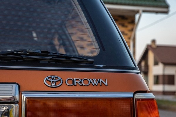 Рама, JZ и богатейшая комплектация: опыт владения Toyota Crown VIII 1992 года