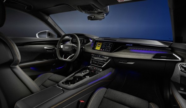 Обновленный седан Audi e-tron GT представлен в трех версиях