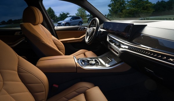 BMW X5 отметил 25-летие внедорожной спецверсией