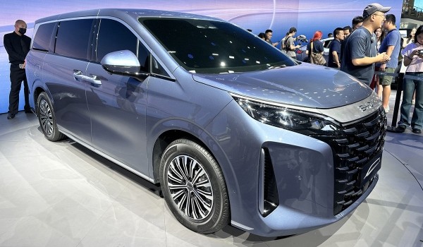 BYD Xia стал первым большим минивэном марки