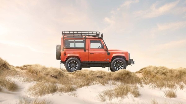 Классический Land Rover Defender: новая жизнь с двигателем V8